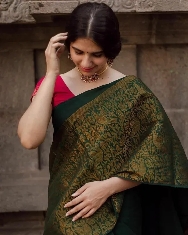 Dark_Green_Embellished_Banarasi_Jacquard_Saree_(Dark_Green)